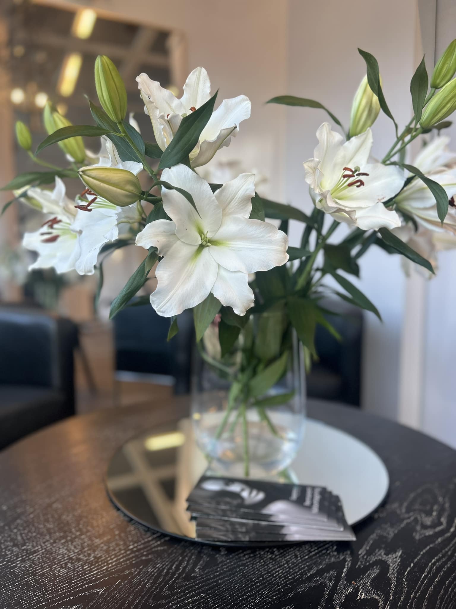 Vita blommor i bröllopsgåva